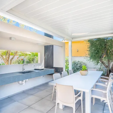 Kosmos - Piscina E Giardino - Vila *