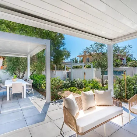 Kosmos - Piscina E Giardino - * Simius