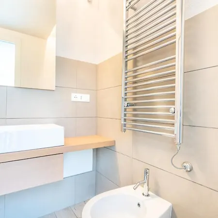 Kosmos - Piscina E Giardino -