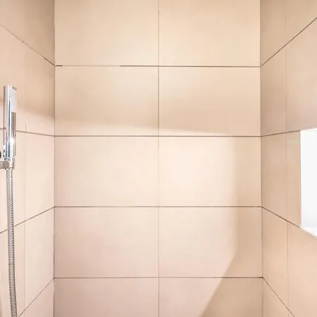 Vila Kosmos - Piscina E Giardino -