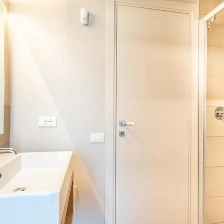 Vila Kosmos - Piscina E Giardino -