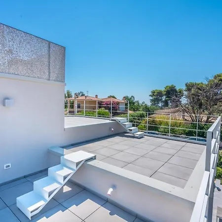 Kosmos - Piscina E Giardino - Vila *