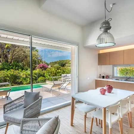 Kosmos - Piscina E Giardino -