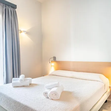 Kosmos - Piscina E Giardino -