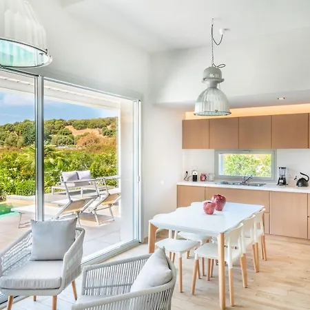 Kosmos - Piscina E Giardino - Vila *