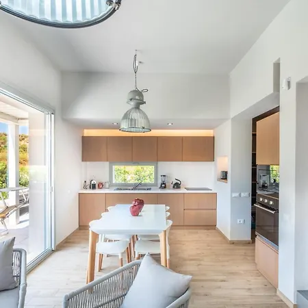 Kosmos - Piscina E Giardino -