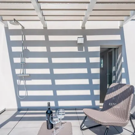 Kosmos - Piscina E Giardino - * Simius