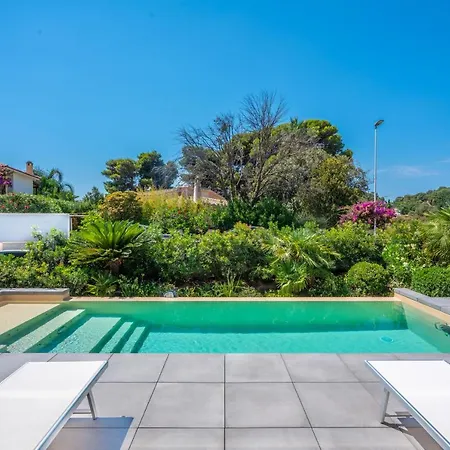 Kosmos - Piscina E Giardino - Willa